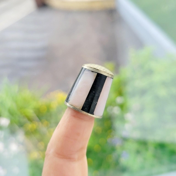 Vintage Abalone Mother of Pearl Thimble - Picture 5 of 7